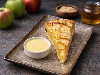 Placinta de Mere cu Sos de Vanilie