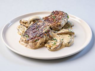 Mușchi de vită cu smântână și ciuperci