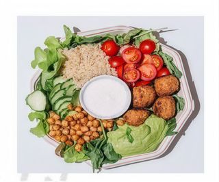 Falafel & quinoa plate 