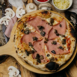 Pizza Prosciutto e Funghi Medie