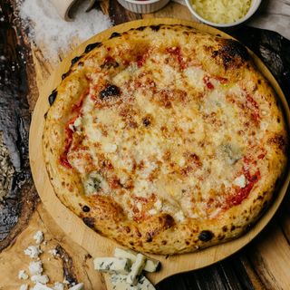 Pizza Quattro Formaggi Medie