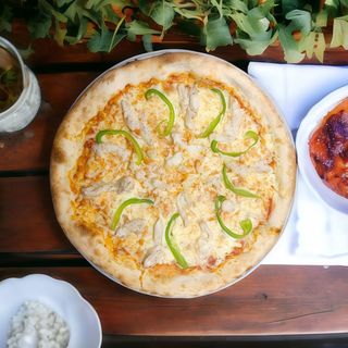 Pizza cu piept de pui