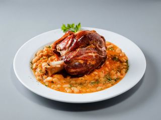 Ciolan afumat cu varza sau fasole