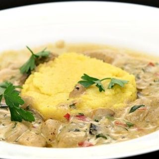 Papricaș de ciuperci cu mămăligă 