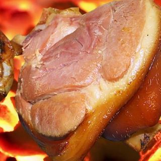 Ciolan cu fasole batuta, ceapa caramelizata si salata muraturi