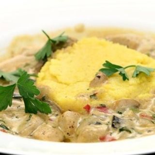Tocăniță pui cu mămăligă, 450 gr