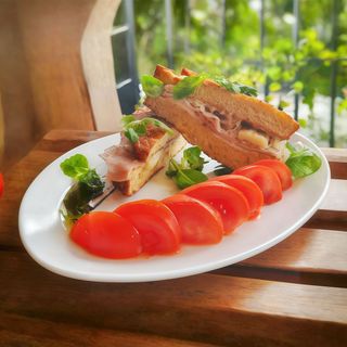 Toast Casa Albă cu salata roșii , 450 g