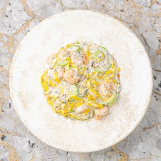 TAGLIATELLE CU CREVEȚI, DOVLECEI ȘI SOS ALB DE TRUFE