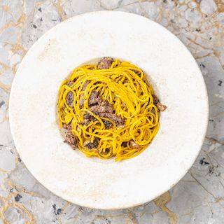 SPAGHETTI CU VITĂ, CIUPERCI ȘI ULEI DE TRUFE