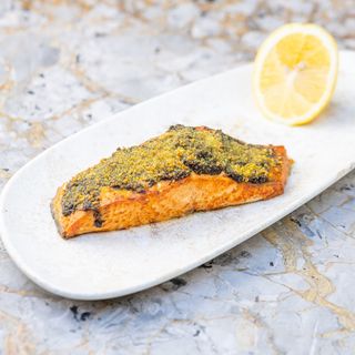 SOMON LA CUPTOR ÎN CRUSTA DE IERBURI