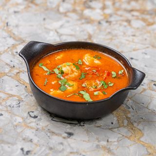 CREVEȚI ÎN SOS DE VIN