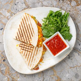 QUESADILLA VEGETARIANĂ