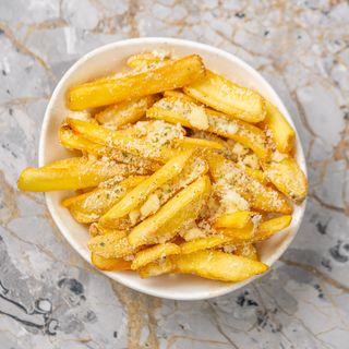 CARTOFI PRĂJIȚI CU PARMEZAN