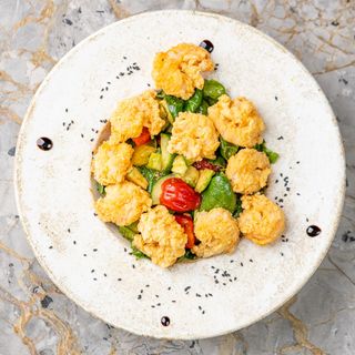 SALATĂ CU CREVEVEȚI TEMPURA