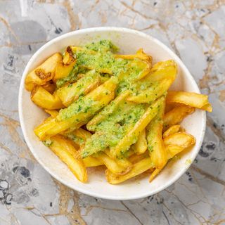 CARTOFI PRĂJIȚI AROMAȚI SOS DE USTUROI