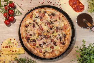 Pizza con Tutto Ø 32cm