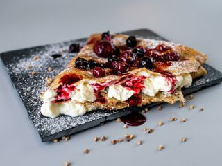 Clatite cu mascarpone & fructe de padure