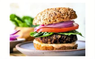 Burger vegetal cu cartofi prajiti