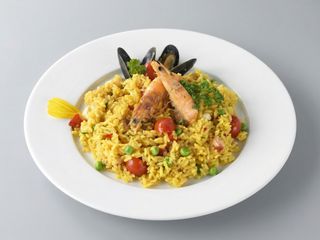 Paella cu fructe de mare