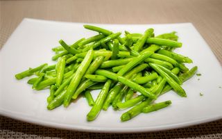 Sote de fasole verde cu usturoi