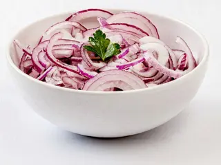 Salata ceapa rosie