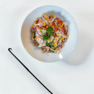 Salata cu ton si sos de lamaie si lipie