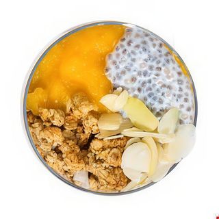 Budinca de chia cu piersici, musli crunch si fulgi de migdale