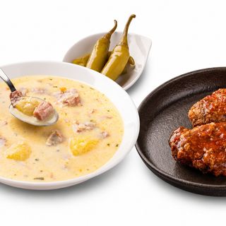 Ciorbă de cartofi cu afumătură + Porc la tavă