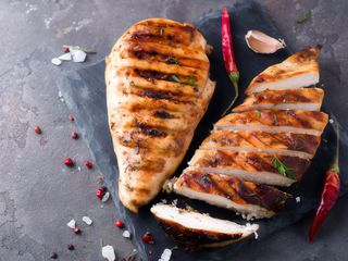 Piept de pui la gratar