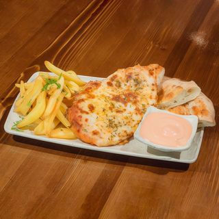 POLLO ALLA PARMIGIANA CU CARTOFI PRAJITI SI SOS CALYPSO 450G