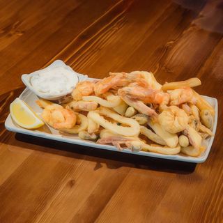 FRITTO MISTO CU CARTOFI PRAJITI SI SOS TARTAR 500/50G