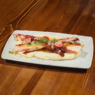 TENTACULE DE CALAMAR IN SOS MEUNIERE CU PIURE DE CARTOFI 400G