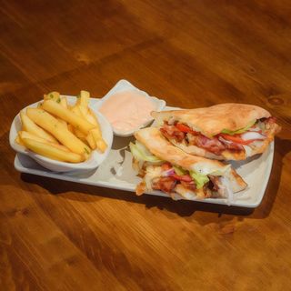 Panuozzo pui cu bacon si cartofi prajiti