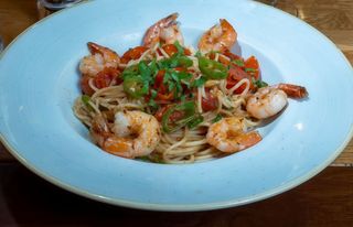 Spaghetti aglio, olio e peperoncini & gamberi