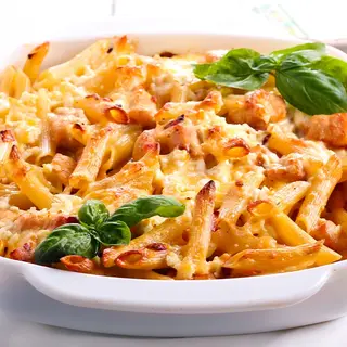 Penne gartinate cu piept de pui