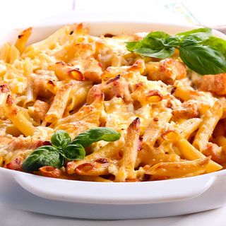 Penne gartinate cu piept de pui