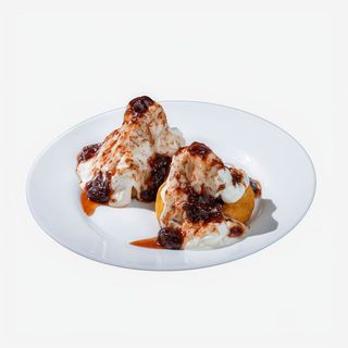 Papanasi cu smantana si dulceata