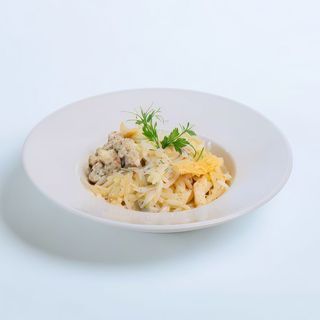 Caserecce cu cârnat proaspăt salsiccia, sos alb și trufe