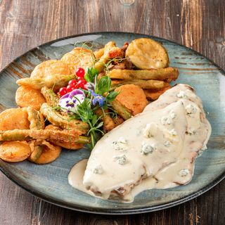 Piept de pui in sos Gorgonzola