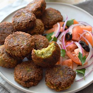 Falafel cu cartofi pai