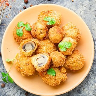 Ciuperci pane cu cartofi pai