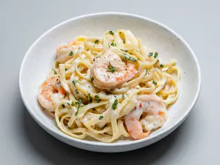 Tagliatelle cu broccoli și creveți