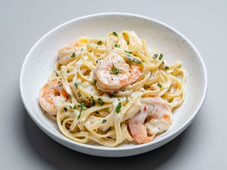 Tagliatelle cu broccoli și creveți