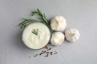 Sos de maioneza cu usturoi