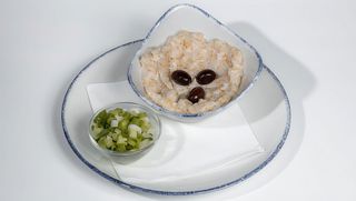 Salata de icre de stiuca cu masline, ceapa