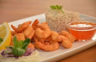 Creveti in crusta de cocos, sos dulce acrisor