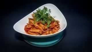 Tagliatelle cu ton si rosii cherry