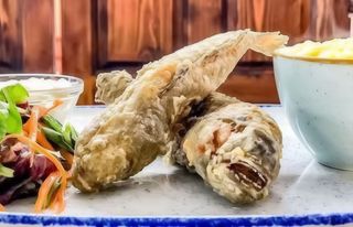 Guvizi prajiti cu mamaliga si mujdei