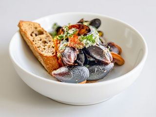 Midii cu sos de rosii si peperoncino