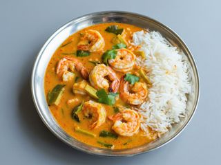 Curry indian cu creveti , lapte de cocos si orez basmati